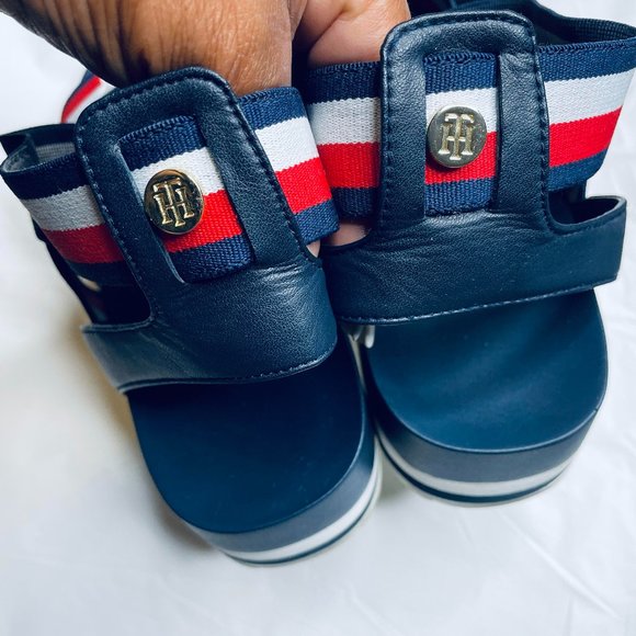 Women's Shoes - Picture 2 of 3